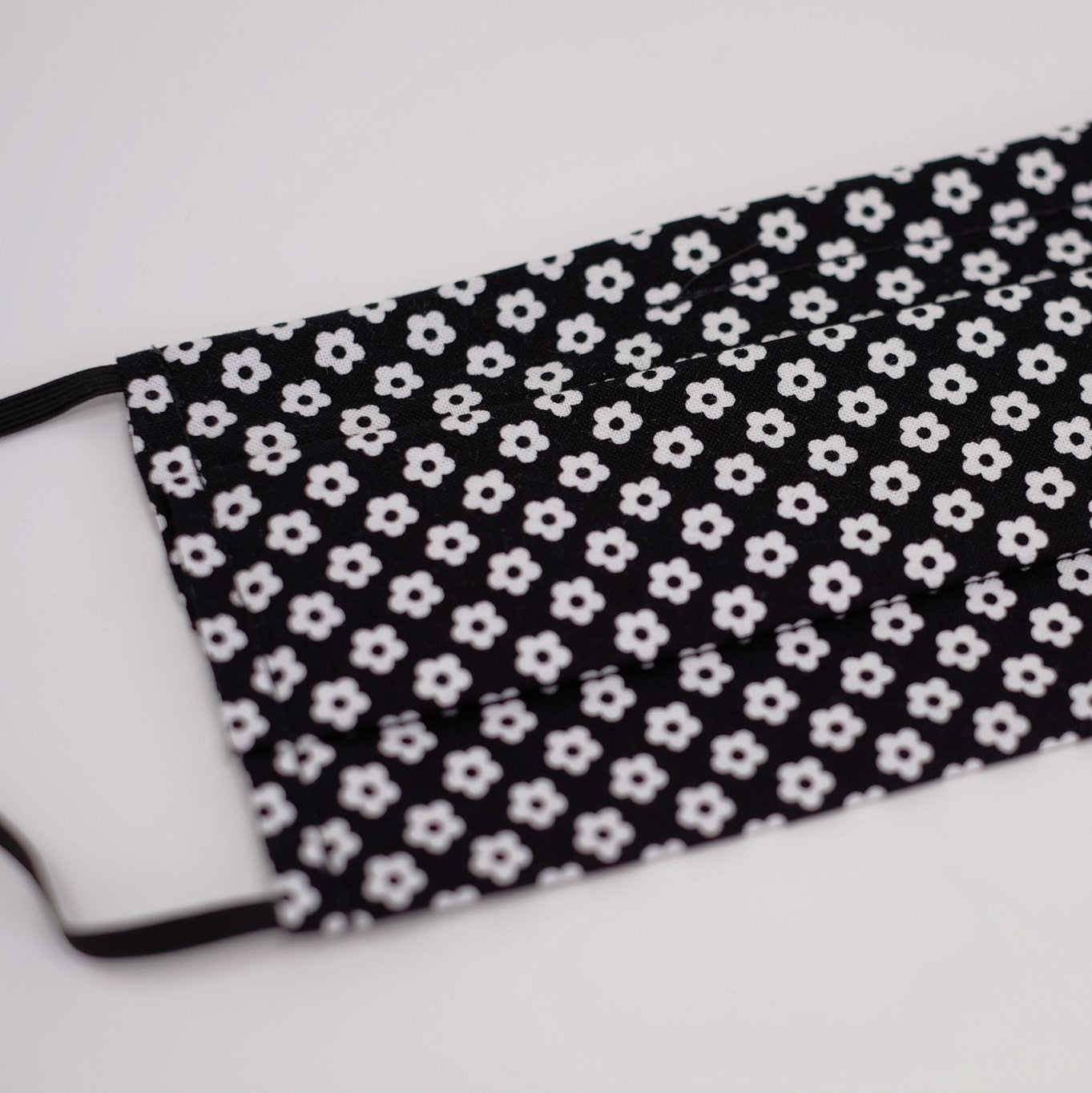 Geo Flower Black Pleated Face Mask