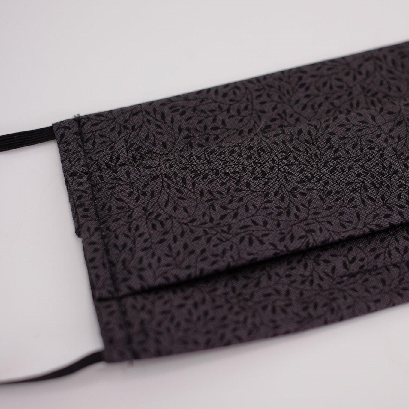 Charcoal Vine Pleated Face Mask