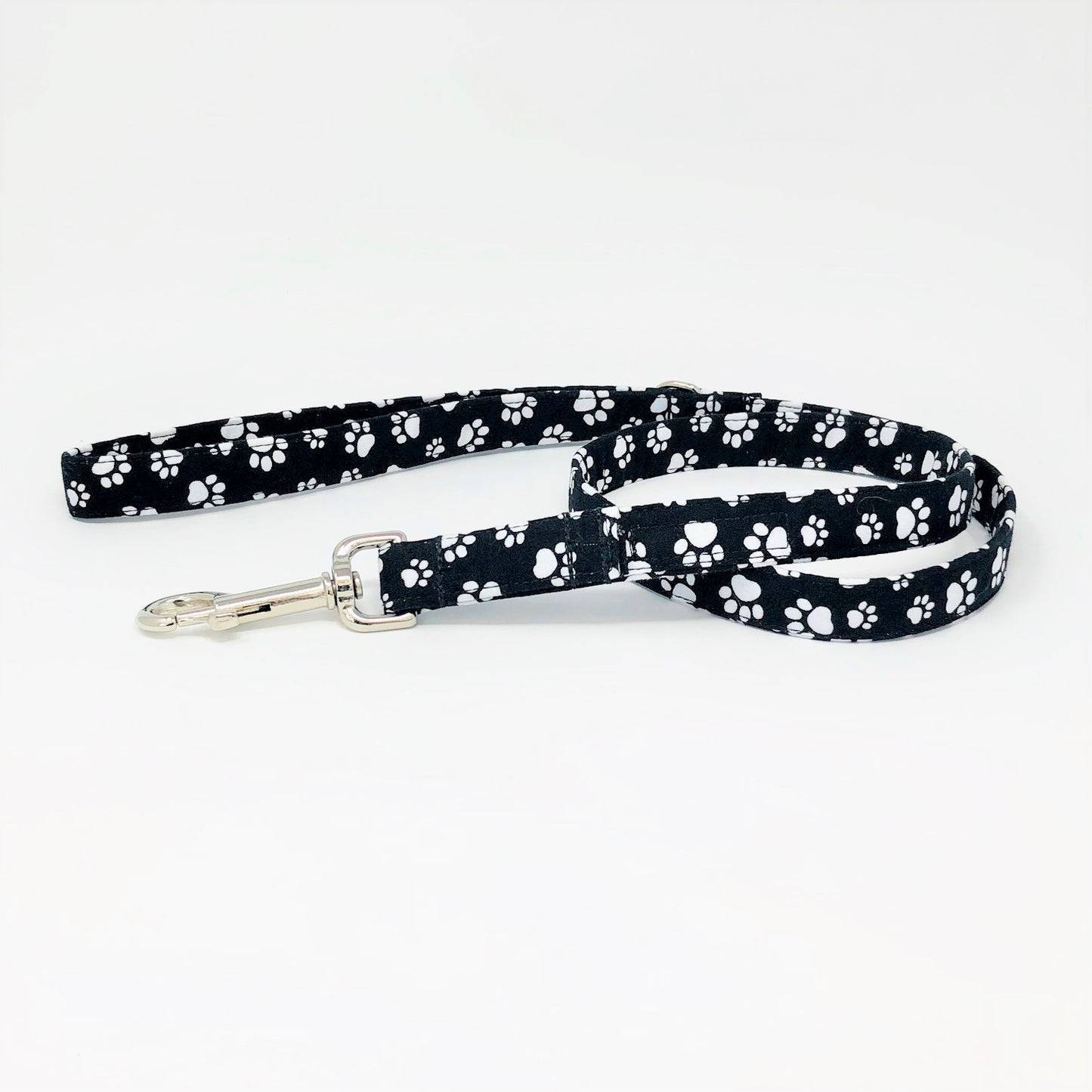 Monochrome Paws Dog Lead