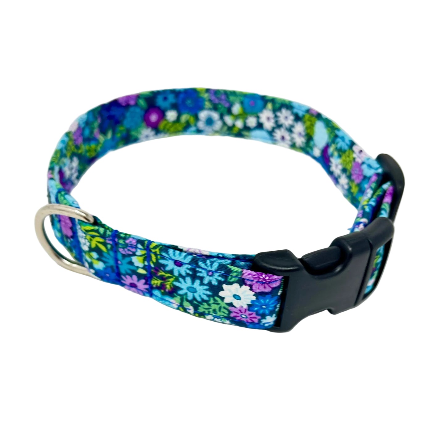 dog collar features a vibrant floral design in shades of blue, violet, green and white