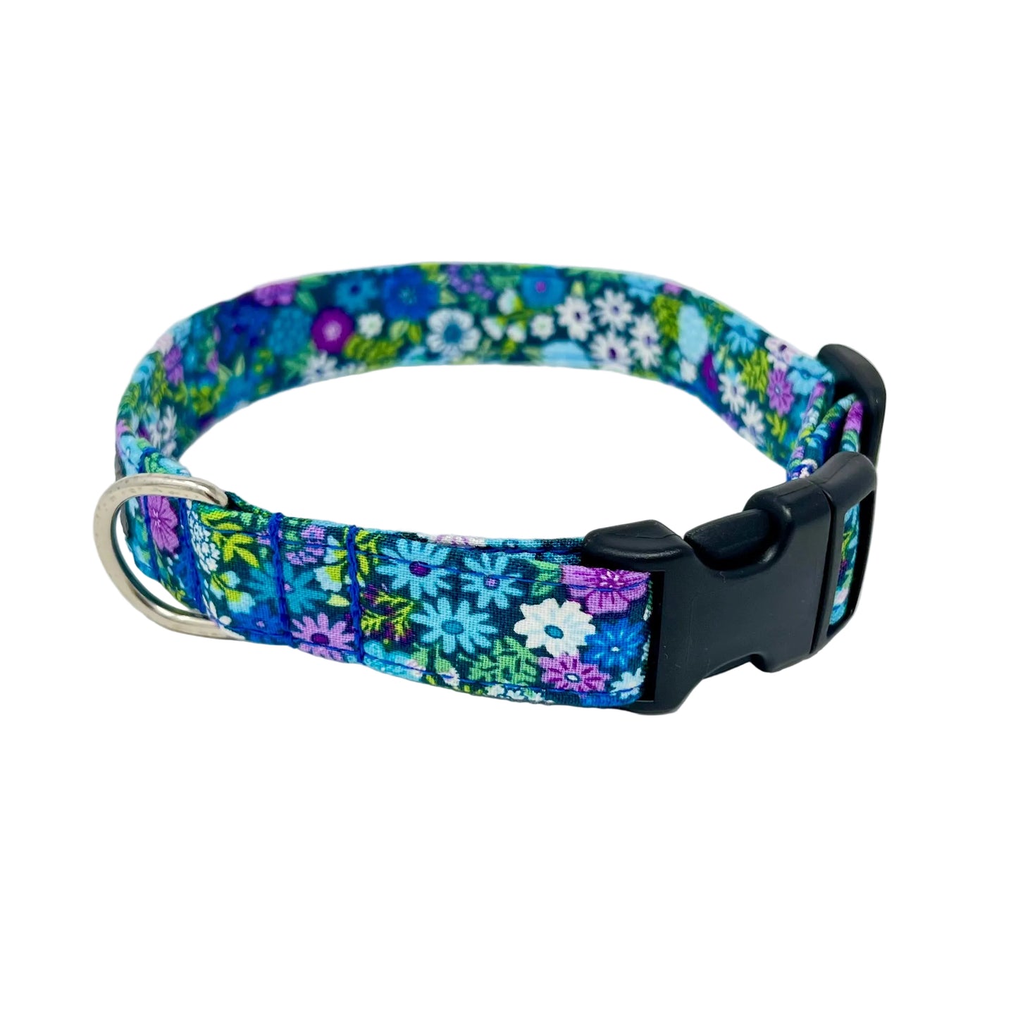 dog collar features a vibrant floral design in shades of blue, violet, green and white